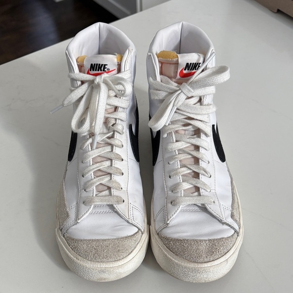 Nike Women’s Blazer Mid 77 White and Black Sneakers size 9 - Picture 2 of 6